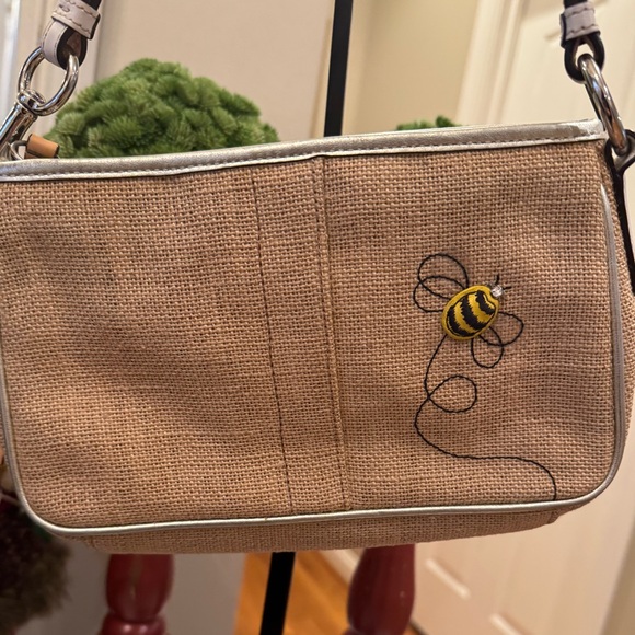 Coach - Limited Edition Y2K Straw Floral Bumble Bee Bag - EUC - 2005 - Picture 4 of 10